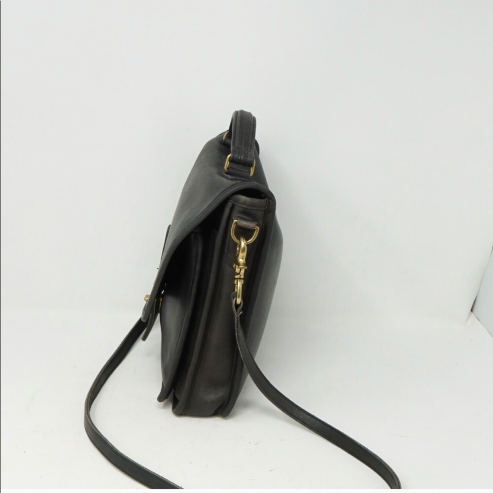 -SOLD- Vintage Coach Willis Crossbody - Picture 2 of 8